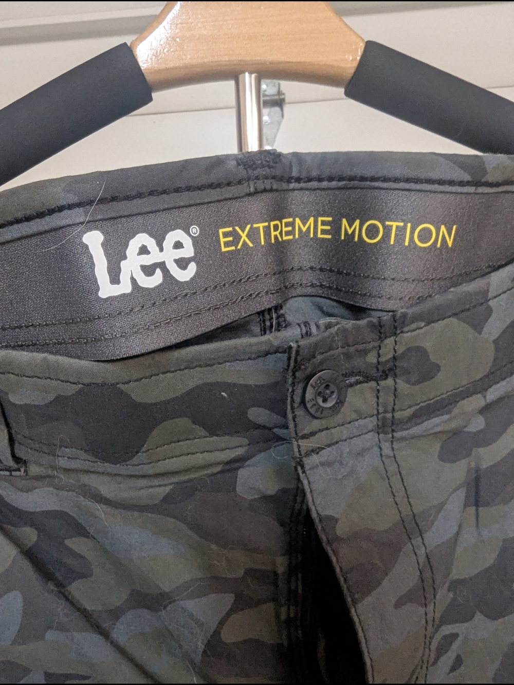 Lee Men's Gray/Black Camo Cargo Shorts - Picture 4 of 7